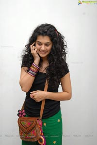 Red FM Model Taapsee