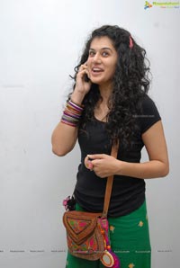 Red FM Model Taapsee