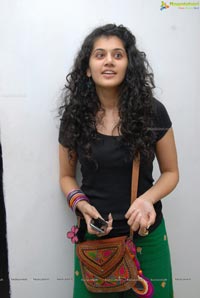 Red FM Model Taapsee