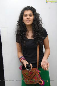 Red FM Model Taapsee