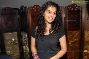 Red FM Model Taapsee