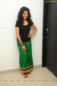 Red FM Model Taapsee