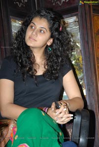 Red FM Model Taapsee