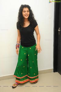 Red FM Model Taapsee