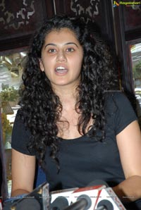 Red FM Model Taapsee