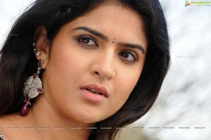 Deeksha Seth in Vettai Mannan