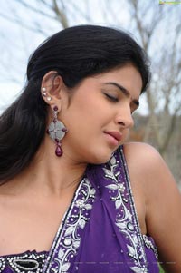 Deeksha Seth in Vettai Mannan