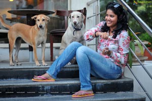 Soumya Bollapragada feeding Street Dogs