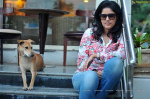 Soumya Bollapragada feeding Street Dogs