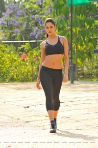 Nathalia Kaur in Hot Sportswear