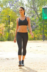 Nathalia Kaur in Hot Sportswear