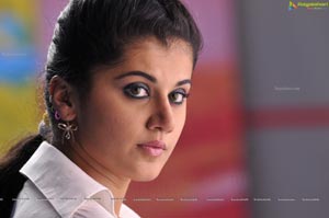 Taapsee in Arrambam High Definition Photos