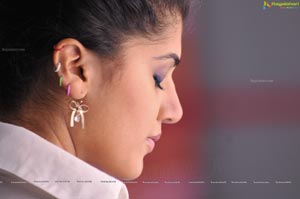 Taapsee in Arrambam High Definition Photos