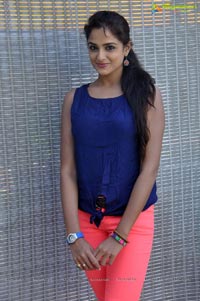 Aadu Magadra Bujji Heroine Asmita Sood