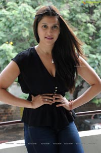 Priyanka Chopra Cousin Barbie Handa Photos