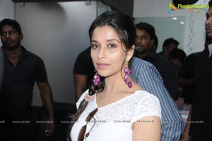 Madhurima Looks Salon Spa