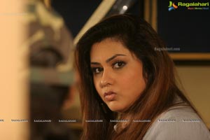 Namitha Kapoor in Bhaja Bhajantrilu