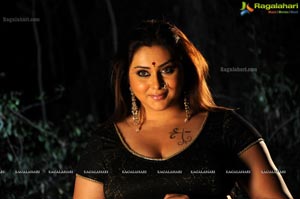 Namitha Kapoor in Bhaja Bhajantrilu