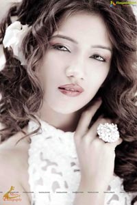 Model Parita Rajendra Vora