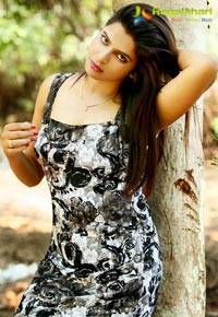 Model Pooja Sahi Photos