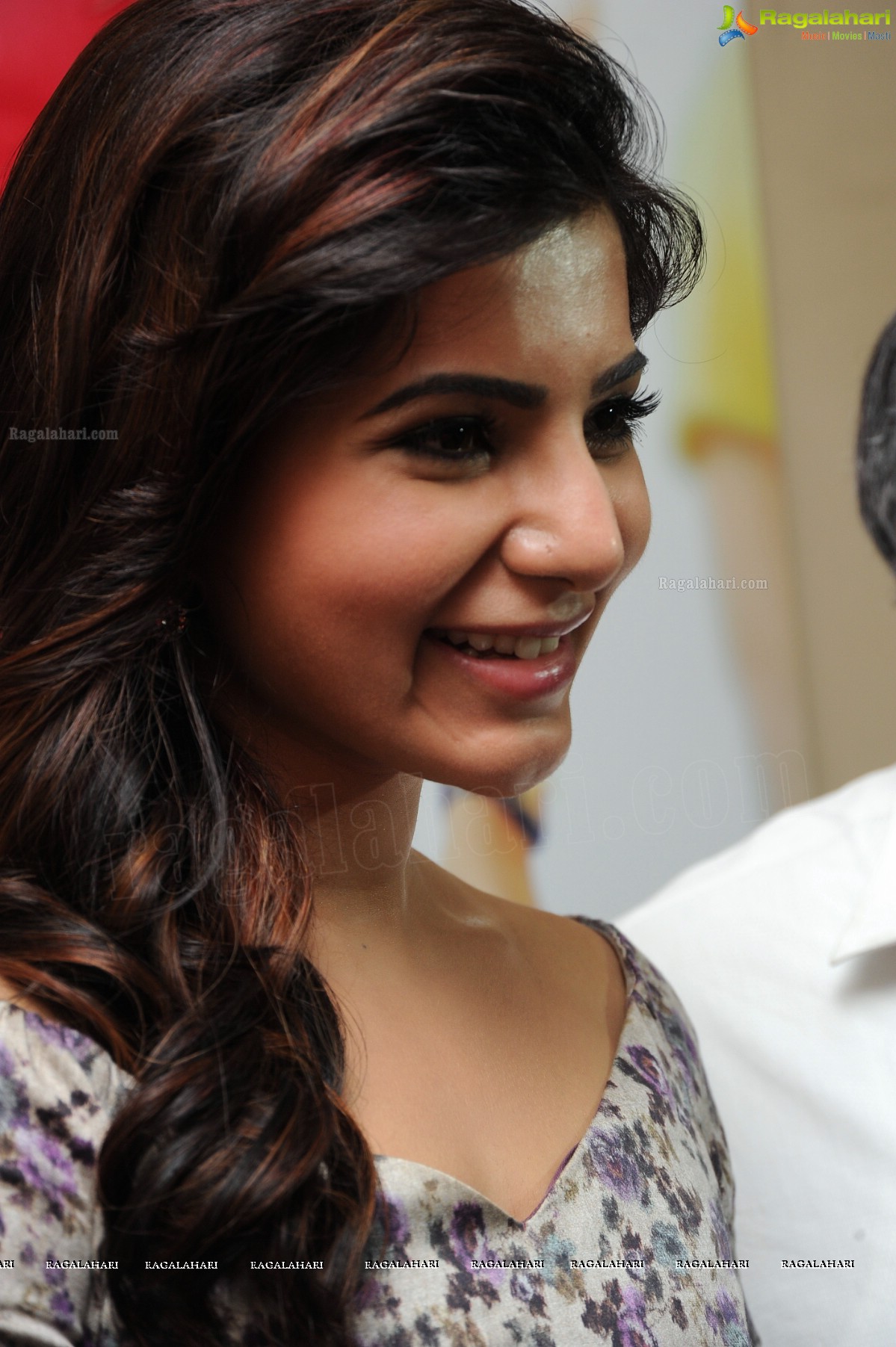 Samantha at Atharintiki Daaredhi Pressmeet