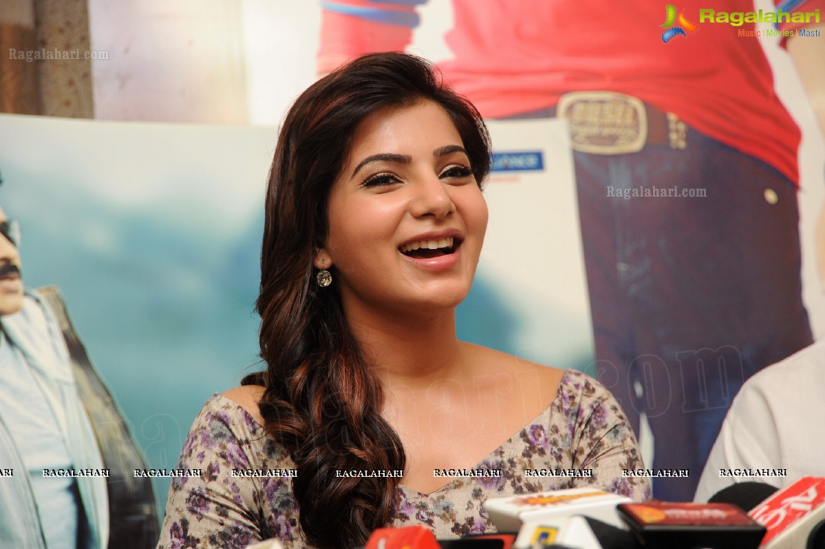 Samantha at Atharintiki Daaredhi Pressmeet