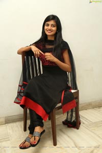 Anandhi HD Photos