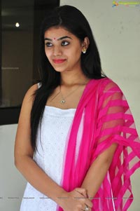 Yamini Bhaskar HD Photos