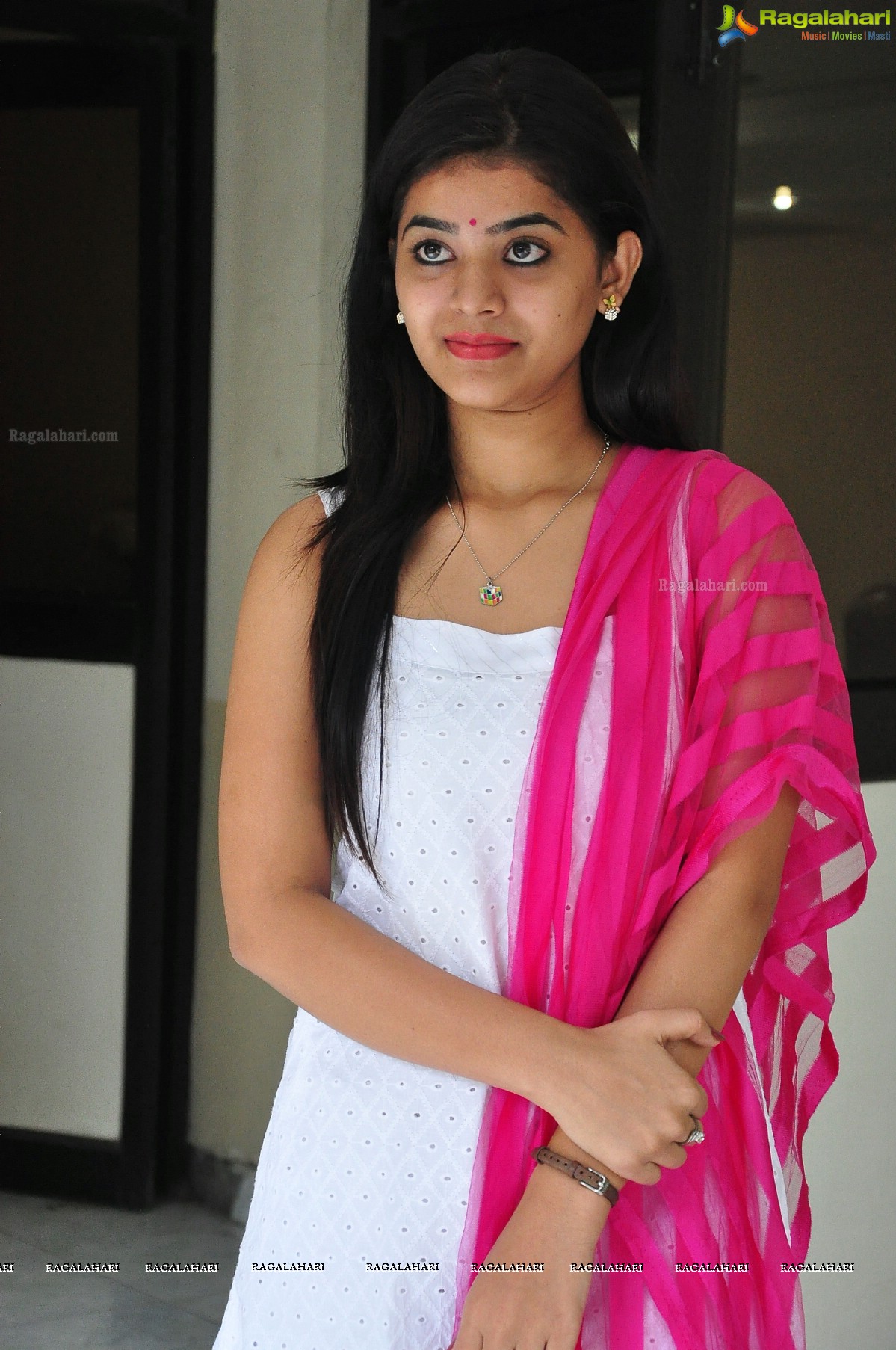 Yamini Bhaskar (High Definition)