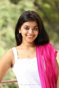 Yamini Bhaskar HD Photos