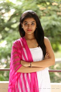 Yamini Bhaskar HD Photos