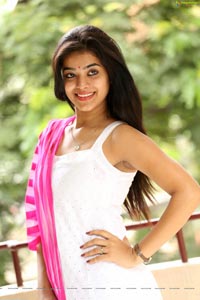 Yamini Bhaskar HD Photos