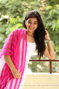 Yamini Bhaskar HD Photos