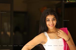 Yamini Bhaskar HD Photos