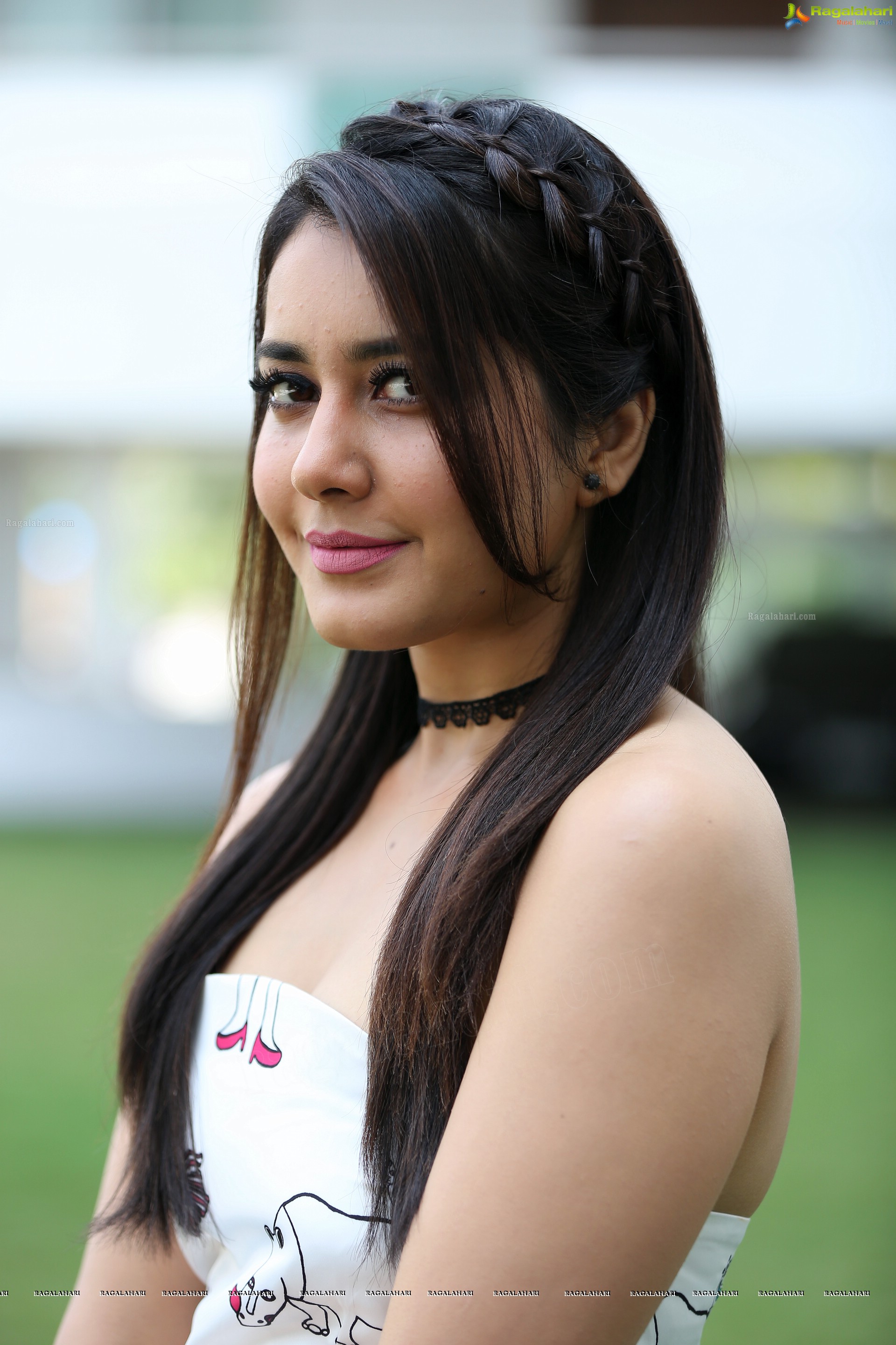 Raashi Khanna (High Definition) Images