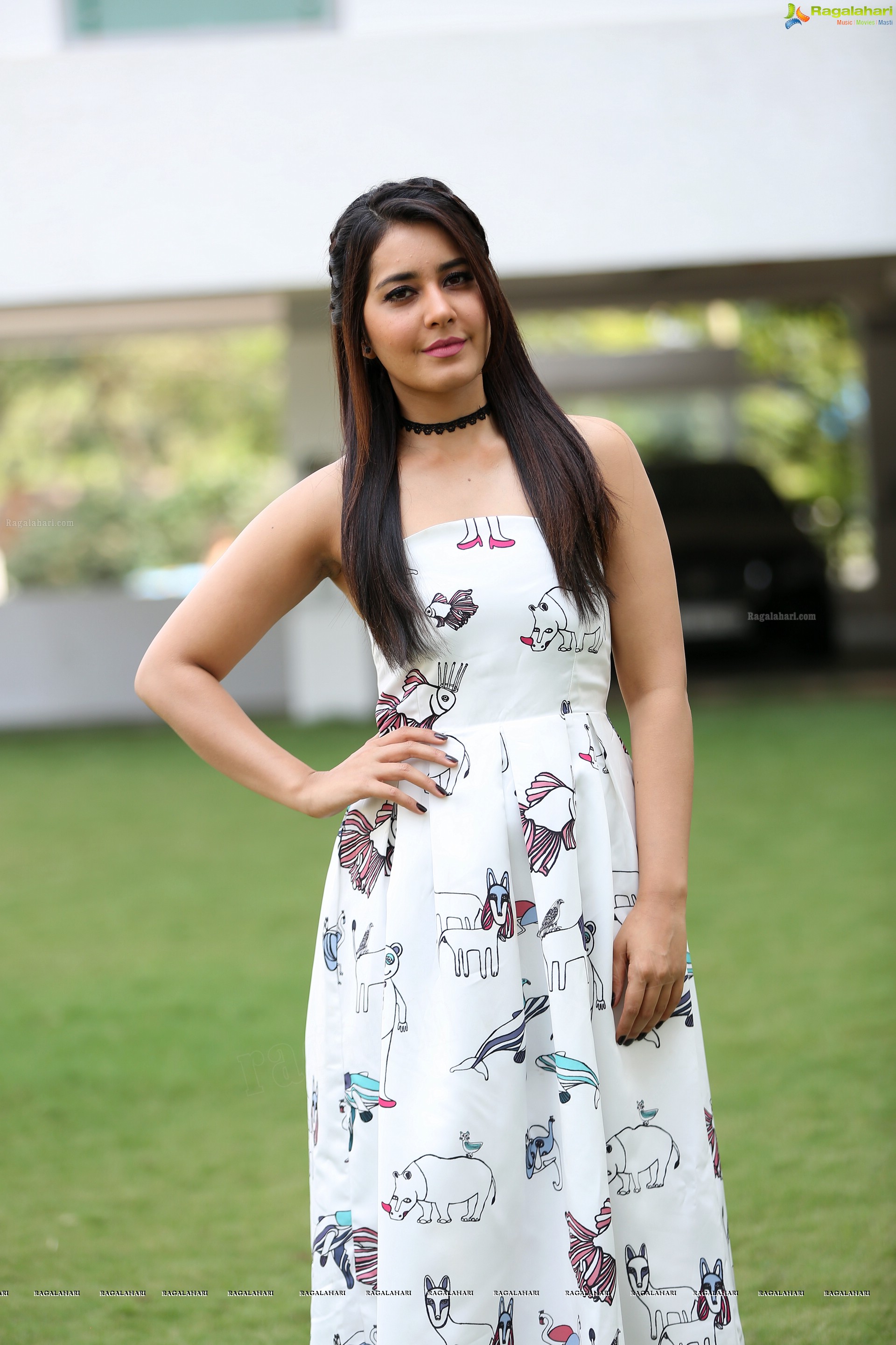 Raashi Khanna (High Definition) Images