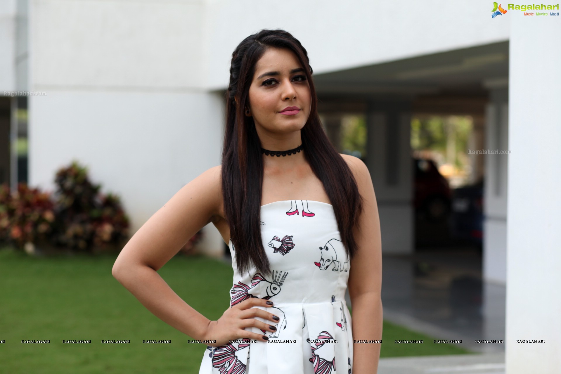 Raashi Khanna (High Definition) Images