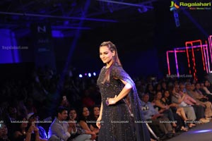 Sonakshi Sinha Blenders Pride Fashion Show