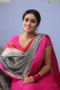 Heroine Poorna