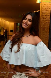 Manasvi Mamgai Photos