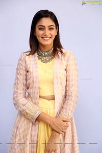 Sana Makbul Photos