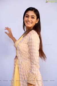 Sana Makbul Photos