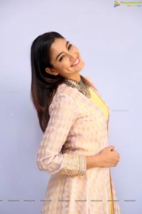 Sana Makbul Photos