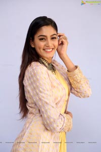 Sana Makbul Photos