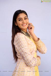 Sana Makbul Photos