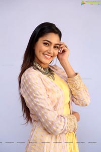 Sana Makbul Photos