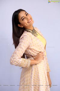 Sana Makbul Photos