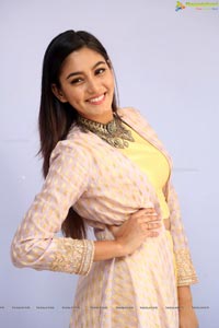 Sana Makbul Photos