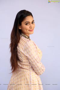 Sana Makbul Photos