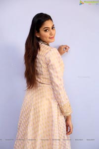 Sana Makbul Photos